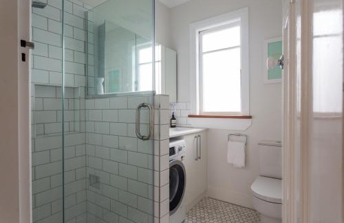 Kohimarama Apartment | Kohimarama Beach 2 Bedroom Charmer