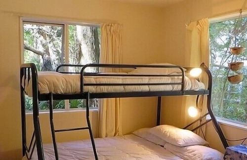 Collingwood Cottage | Kokopu Cabin - Pakawau Beach Bach