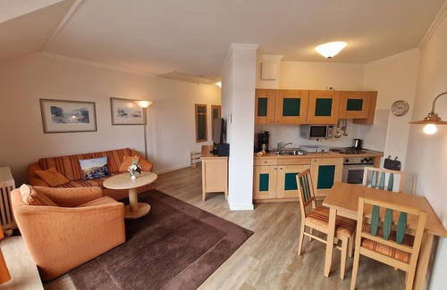 Binz Apartment | Komfort Ferienwohnung mit 1 Schlafzimmer und Balkon im Dachgeschoss