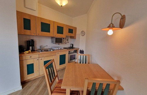 Binz Apartment | Komfort Ferienwohnung mit 1 Schlafzimmer und Balkon im Dachgeschoss