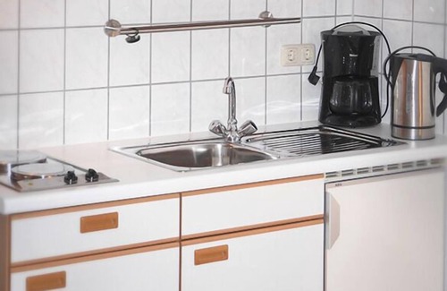 Bad Birnbach Apartment | Komfortables, individuelles Appartement mit massiven Kiefernholzmöbeln.