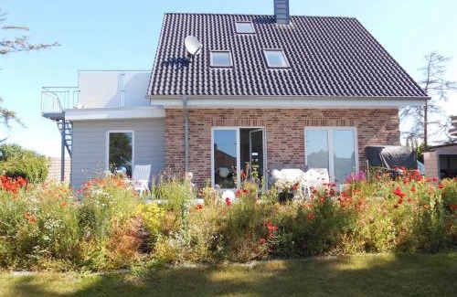 Schonberg Apartment | Komfortferienwohnung "Hauptdeck" in Kalifornien 90 m vom Meer mit Wallbox