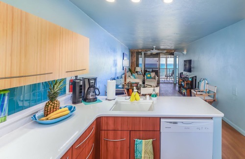 Kailua-Kona Condo | Kona Bali Kai 317 - Oceanfront 2 Bedroom Condo by RedAwning