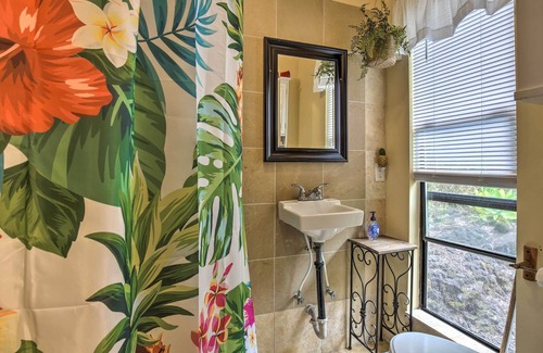 Honalo Apartment | Kona Cottage w/Lanai & Ocean Views on Coffee Farm!