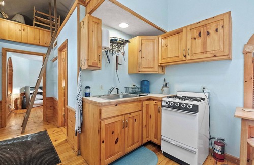Moultonborough House | Kona Hobbit House Cozy Getaway on the Lake