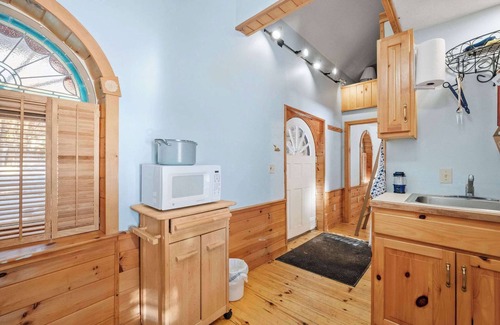 Moultonborough House | Kona Hobbit House Cozy Getaway on the Lake
