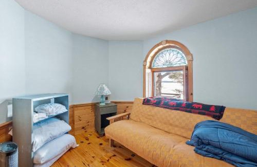 Moultonborough House | Kona Hobbit House Cozy Getaway Near the Lake