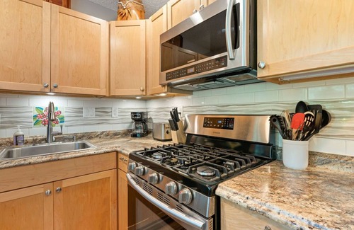 Historic Kailua Village Condo | Kona Kai B2, walking distance to the starting line of the world famous Ironman Triathlon