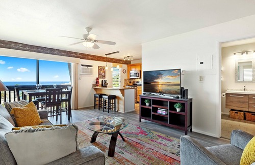Historic Kailua Village Condo | Kona Mansions | 5-minute walking distance to Honl’s Beach