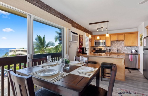 Historic Kailua Village Condo | Kona Mansions | 5-minute walking distance to Honl’s Beach