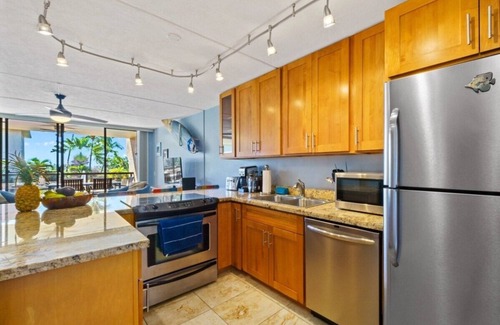 Historic Kailua Village Condo | KONA PACIFIC A-206 OCEAN VIEW, REMODELED, WALK TO TOWN! Elevator, AC!