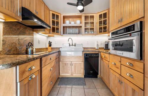 Historic Kailua Village House | Kona Plaza#203