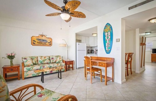 Historic Kailua Village Condo | Kona Plaza#218 2nd Floor Unit in Heart Of Kona Town: AC & Elevators!