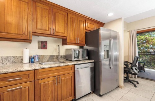 Historic Kailua Village Condo | Kona Plaza 301, Ocean Views and Renovated