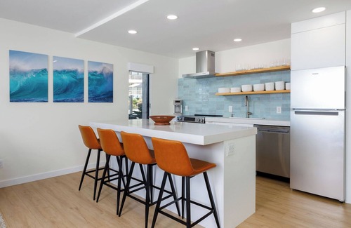 Historic Kailua Village Condo | Kona Reef#A-7: Direct Oceanfront Corner Unit,Newly Remodeled, AC,Walk to Town