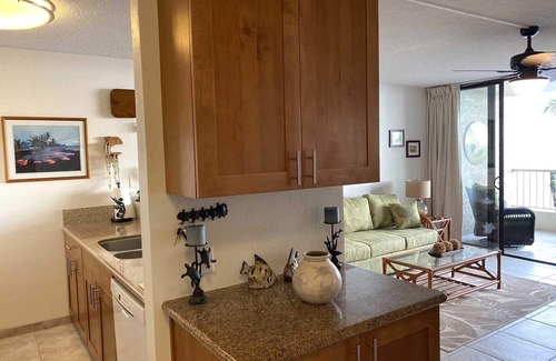 Kailua-Kona Condo | Kona Reef D24 - Direct Ocean Front Condo - Available for Ironman - Oct 4-18 !