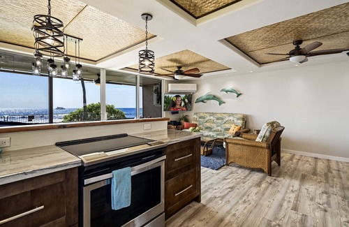 Kailua-Kona Condo | Kona Reef Sand and Surf (beachfront/walk to town)