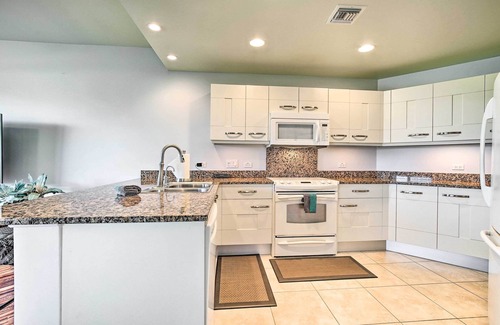 Kahaluu Bay Apartment | Kona Townhome w/Lanai & Resort Amenities!