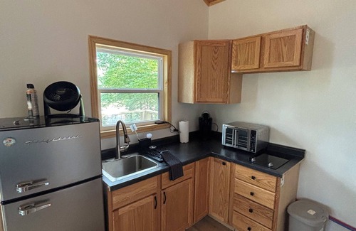 Carterville Cabin | KOOPERS LANDING TREEHOUSE-Brand New build! Casino, Wine trails, National Parks
