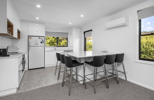 Bicheno Villa | Kooringal - Bright, Fresh & Central Holiday Unit