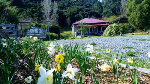 Little River House | Koromiko Cottage at Lochsloy Farmstay Little River