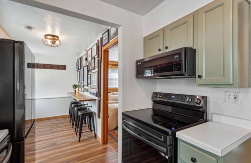 Edgerton Cottage | Kosh Cottage - Beach Vibes & Kayak Rides!