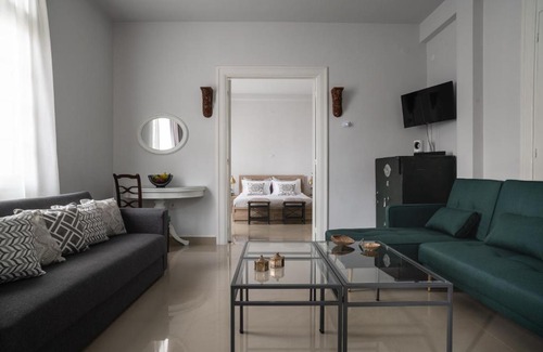 Athens City Centre Apartment | Kotinos, a historic neoclassical apartment
