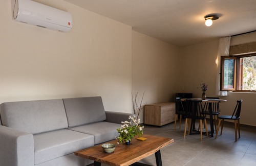 Agios Vasileios Apartment | Koumaro Residence