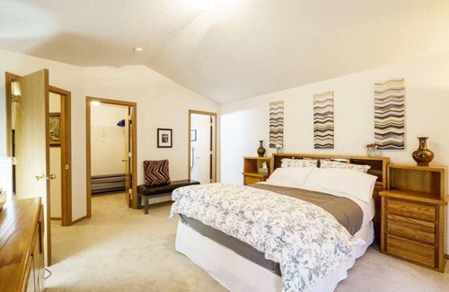 Vancouver Condo | Kozy Condo: * Near PDX * Rave Reviews! Quiet & Safe Area