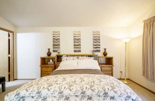 Vancouver Condo | Kozy Condo: * Near PDX * Rave Reviews! Quiet & Safe Area