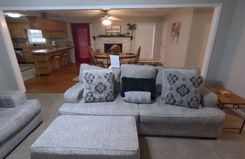 Kennesaw House | Kozy Kennesaw home near KSU and Lakepoint Sports