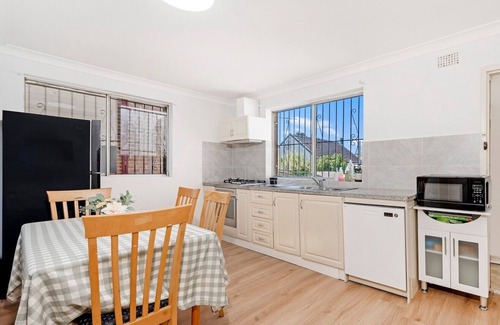 Ashfield House | KozyGuru | Ashfield | Cozy 4 Bedroom House