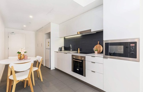 Fortitude Valley Apartment | KOZYGURU | Fortitude Valley | AMAZING VIEW 2Bed APT + FREE PARKING | QFV010