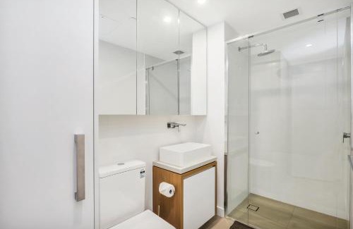 Fortitude Valley Apartment | KOZYGURU FORTITUDE VALLEY DESIGNER GRADE 2 BED APT FREE PARKING QFV179-1401