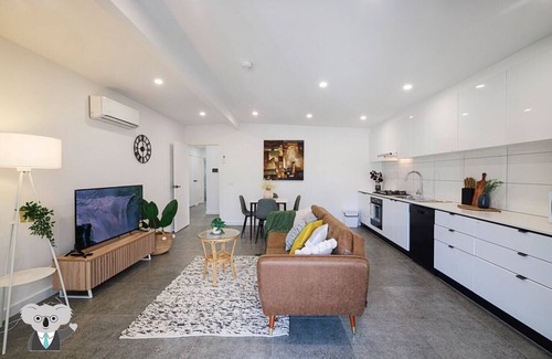Cremorne Apartment | KozyGuru | Richmond | Cozy Unit and Parking near CBD