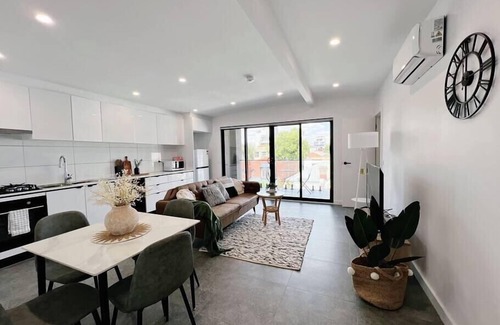 Cremorne Apartment | KozyGuru | Richmond | Cozy Unit and Parking near CBD
