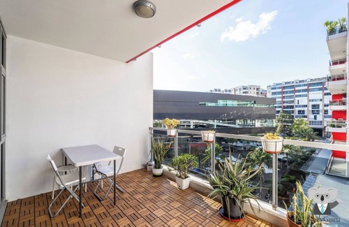 Waterloo Apartment | KozyGuru | Waterloo| Modern 2Level 2BR Apt Parking