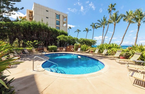 Kihei Condo | KR405-Beautifully Remodeled Beachfront Condo with Park and White Sand Beach!