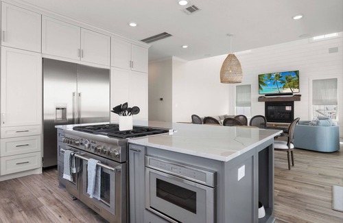 Galveston House | Krabbyshack-Private Pool & Hot Tub- Water Front- 5 BR 4.5 Bath - Elevator