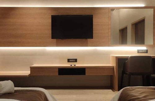 Surat Hotel | Kratos Club