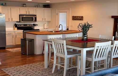 Gravois Mills House | Krew's Quarters+BIG VIEW+WOOF!