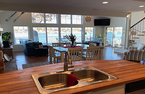 Gravois Mills House | Krew's Quarters+BIG VIEW+WOOF!