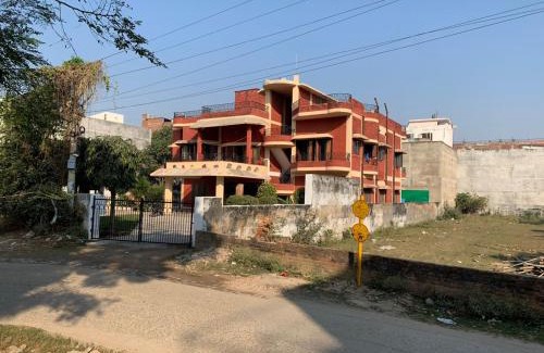 Varanasi Apartment | Krimson Bricks Homestay