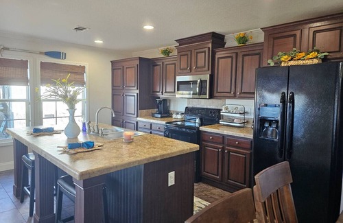 Cross Hill Cottage | Kristen's Lakeside Retreat with hot tub!