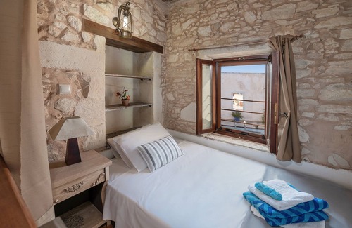 Aspro Hotel | Kritiko Arhontiko
