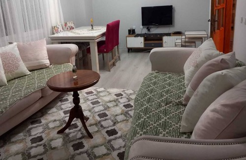 Kusadasi City Centre House | Kuşadası site içinde merkeze 10 dk yürüme mesafesinde full eşyalı daire