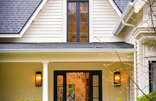 Jacksonville House | Kubli Haus - Suite #3 ~ Luxury, Style & Location, 1 block to Britt