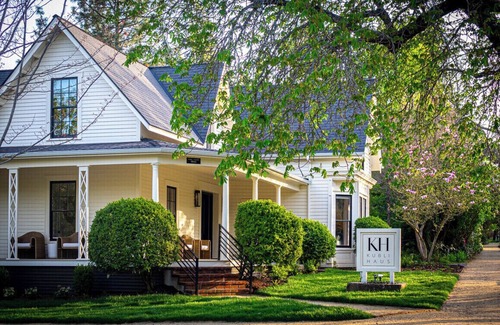 Jacksonville House | Kubli Haus - Suite #3 ~ Luxury, Style & Location, 1 block to Britt