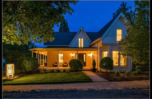 Jacksonville House | Kubli Haus - Suite #4 ~ Luxury, Style & Location, 1 block to Britt
