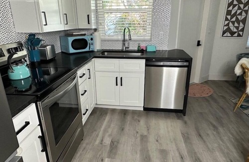 Downtown House | Kumquat @ El Tropicale Vacation Rentals Downtown Sarasota